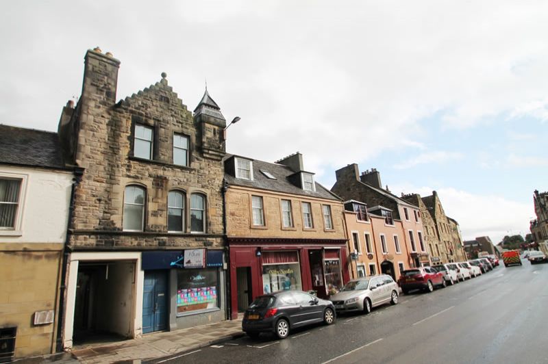 Submit an Offer: 64 High Street, Linlithgow - £120,000